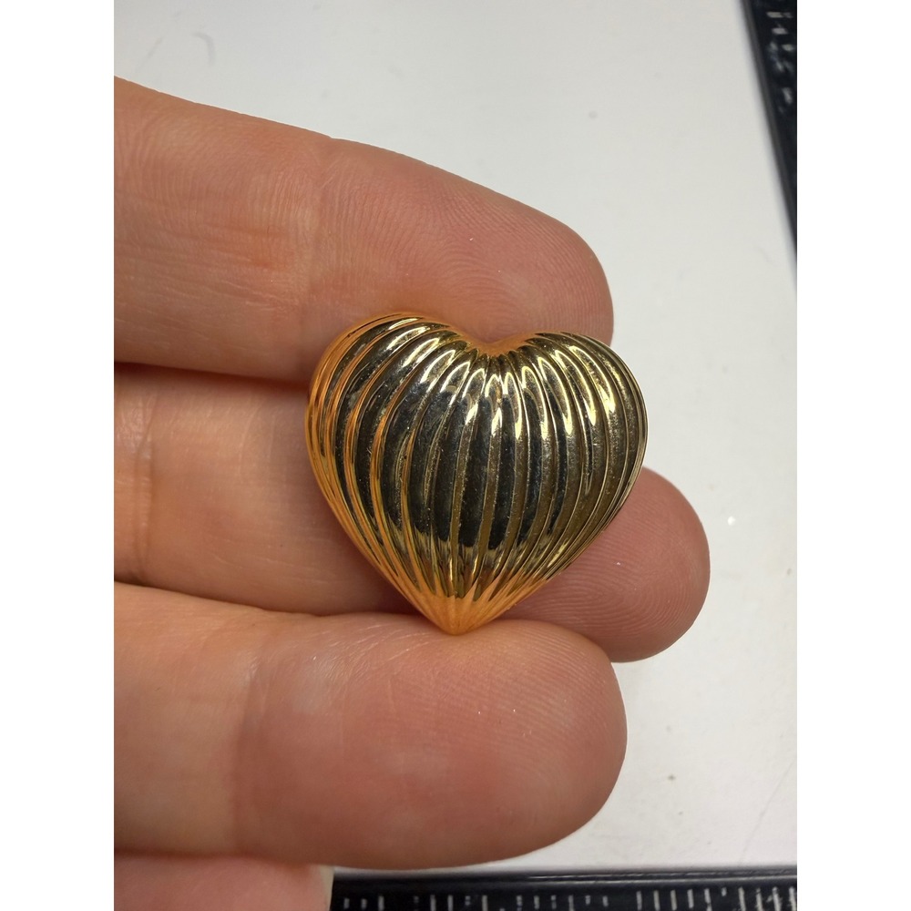 Gold Tone Ribbed Puffy Heart Brooch Pin Fluted Romantic Jewelry